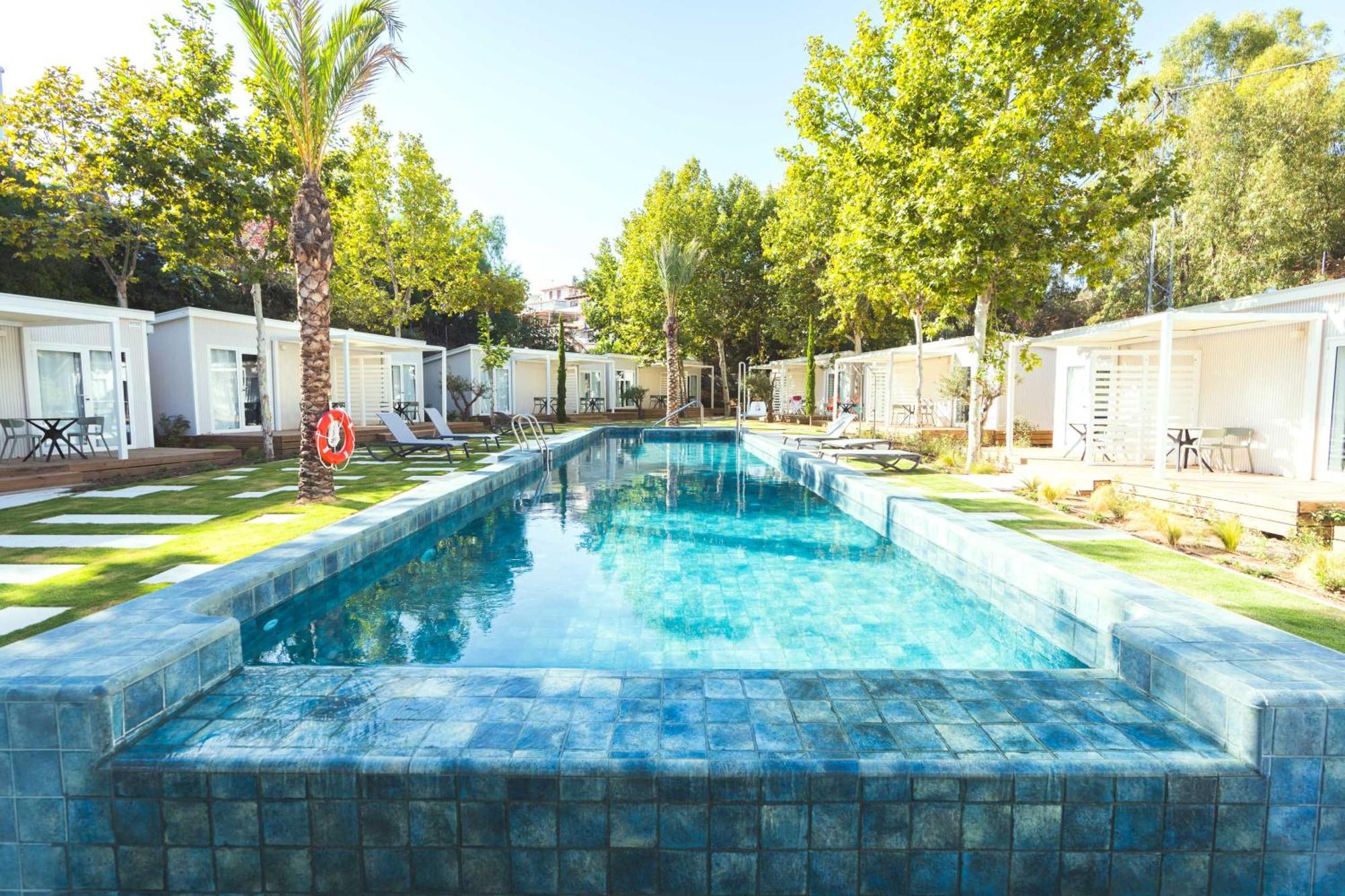 Costa Del Sol Glamping Village 푸엔히롤라 외부 사진