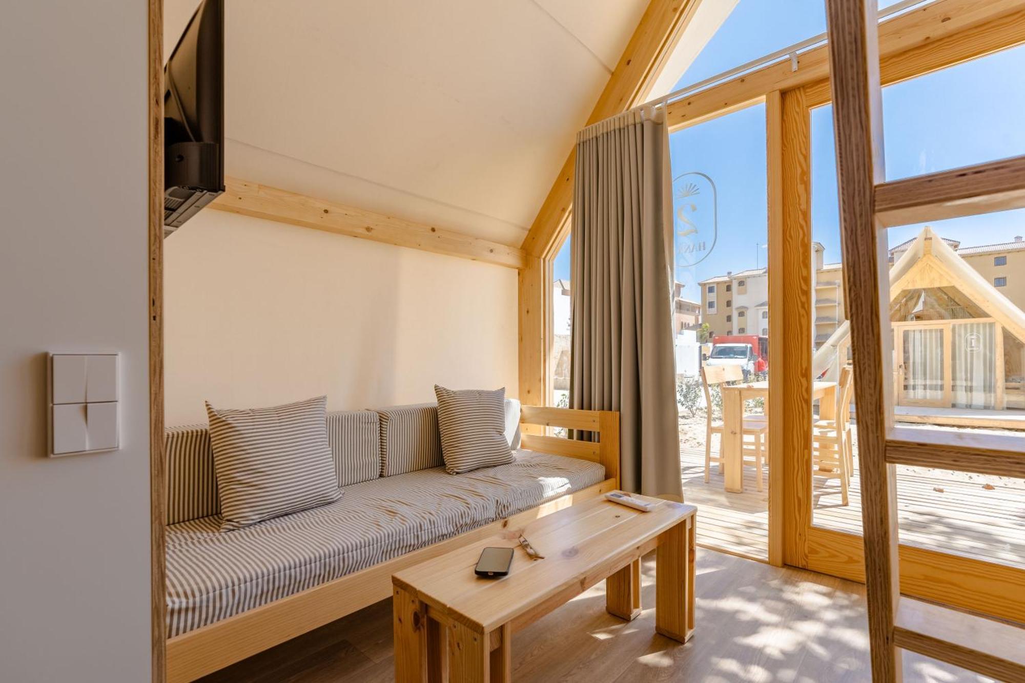 Costa Del Sol Glamping Village 푸엔히롤라 외부 사진