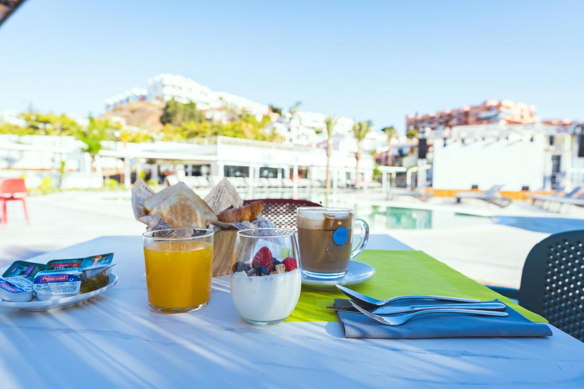 Costa Del Sol Glamping Village 푸엔히롤라 외부 사진