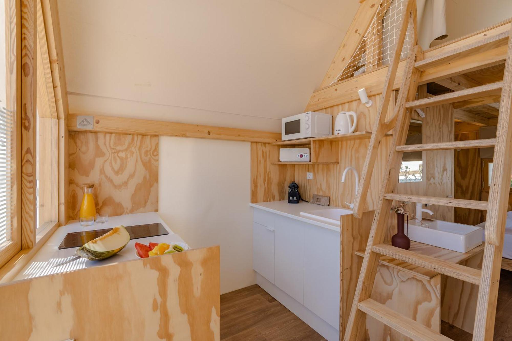 Costa Del Sol Glamping Village 푸엔히롤라 외부 사진
