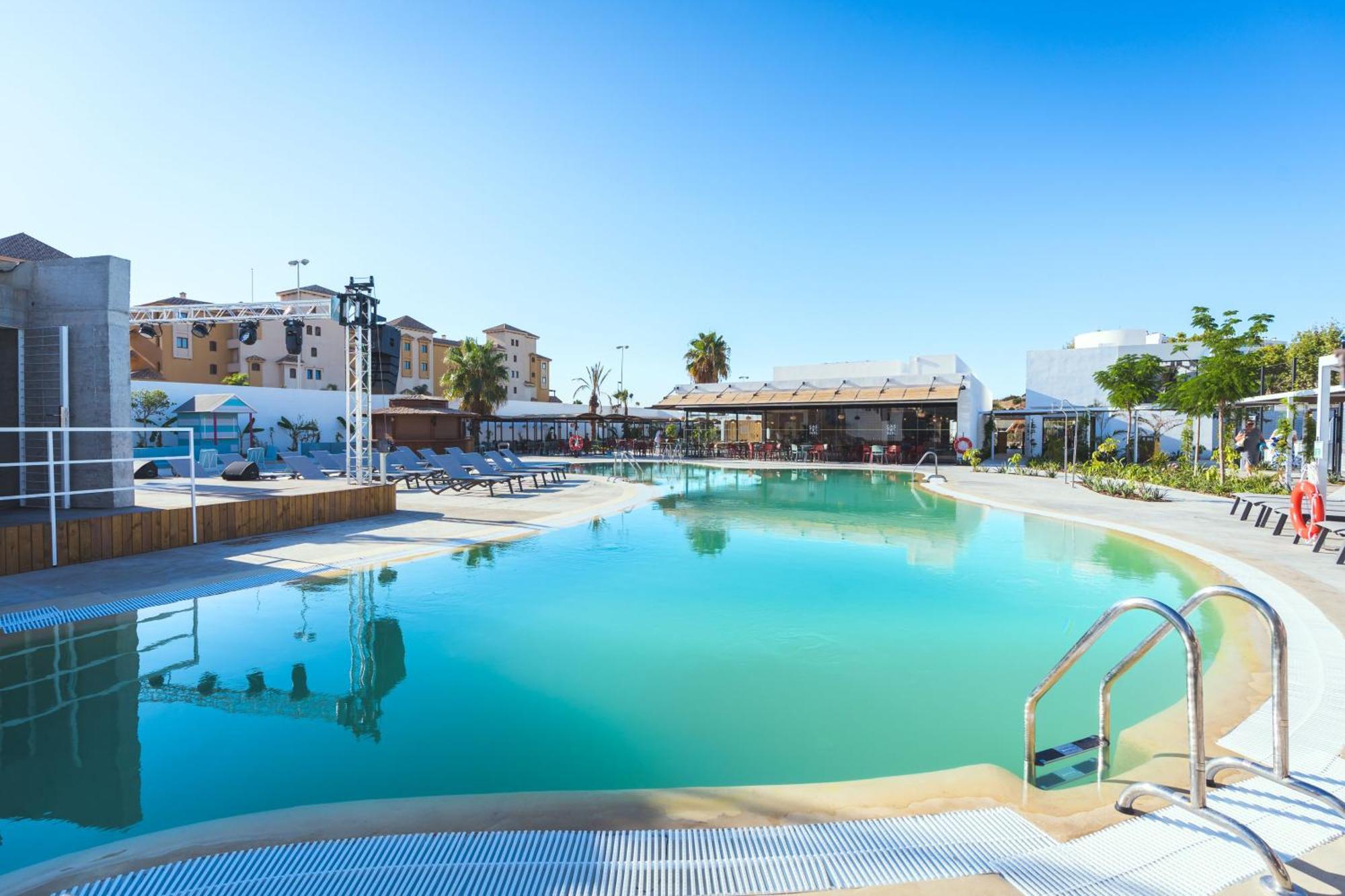 Costa Del Sol Glamping Village 푸엔히롤라 외부 사진
